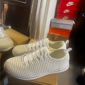 Comfortview white & silver glitter stripe sneakers
